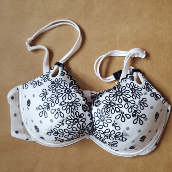 Victoria's secret gorgeous push up 34C large - Picture 3 of 9